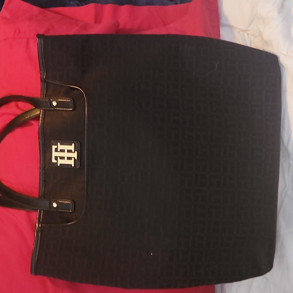 Really nice black Tommy Hilfiger purse.